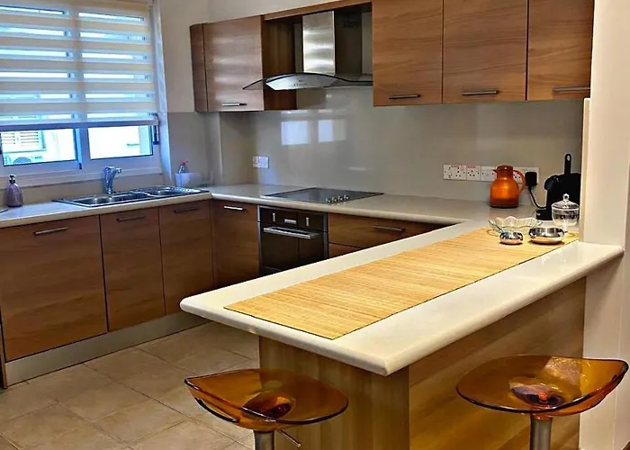 Charm Flat In The Heart Of The Center - Balcony & View Nikosia