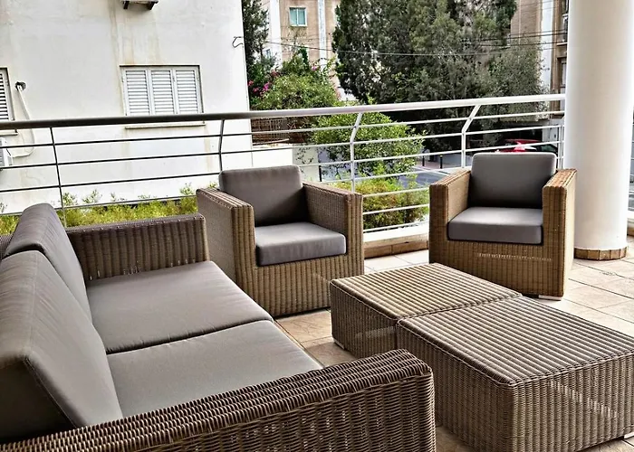 Charm Flat In The Heart Of The Center - Balcony & View * Nikozja